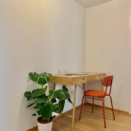 Design In The Center Great For Friends And Family Apartment