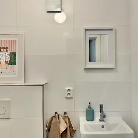 Apartmán Design In The Center Great For Friends And Family