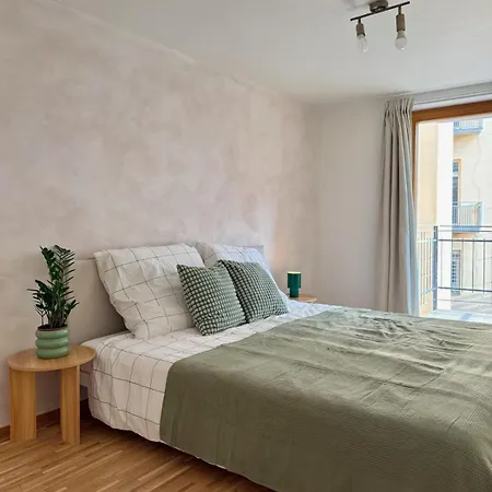Apartmán Design In The Center Great For Friends And Family
